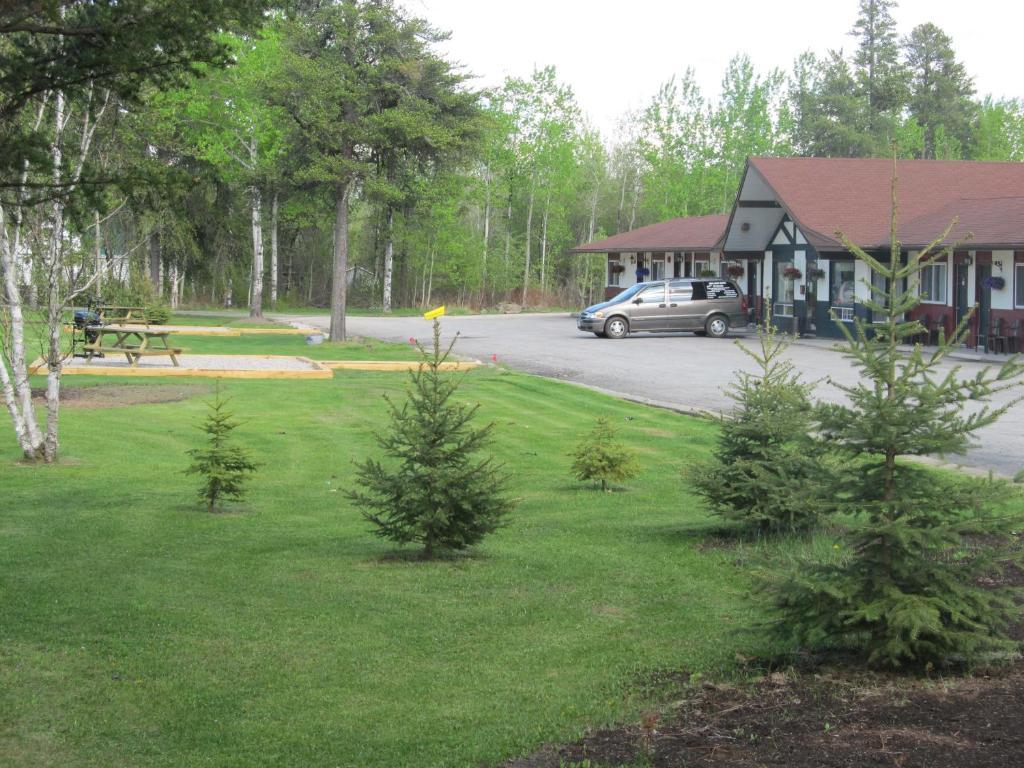 Hide Away Inn Dryden Exterior foto